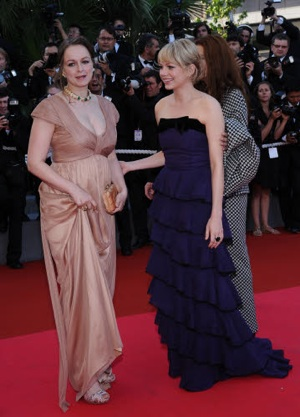 Illustration for article titled Synecdoche, New York Premiere: Can't Wait for the Movie, Can Wait for the Ugly Dresses
